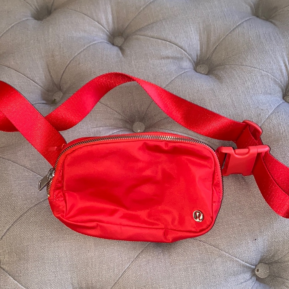 Lululemon Everywhere Belt Bag